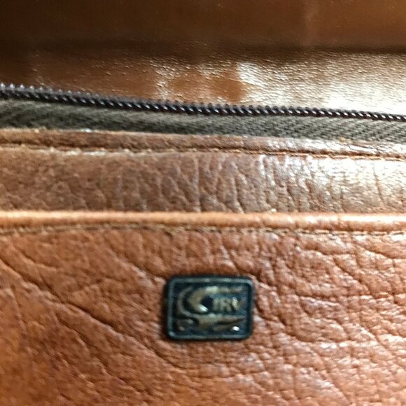 IRV Crocodile Vintage Leather Bag with Adjustable Strap - Picture 10 of 15